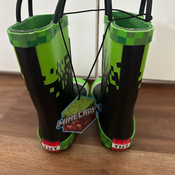 NEW Kid’s Minecraft Rain Boots Kids Size 10/11 NWT - Picture 8 of 10